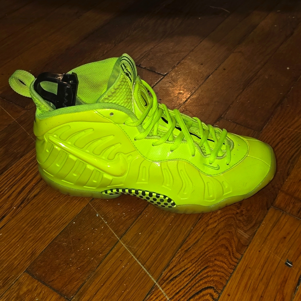 Nike Foamposite Pro Premium LE BG 'Volt'Nike / Sneakers / Air Foamposite Air